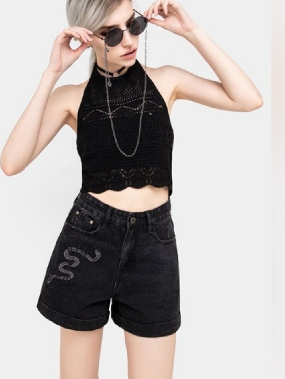 Disturbia Heroica Mom Shorts Black Denim Embroidered Snake 32W